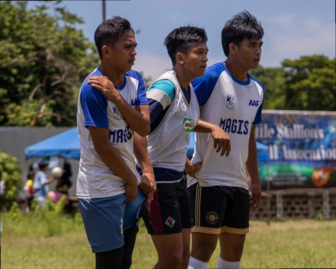 현장에서 협업하는 시니어 인턴 모습 - 2026년 시니어인턴십